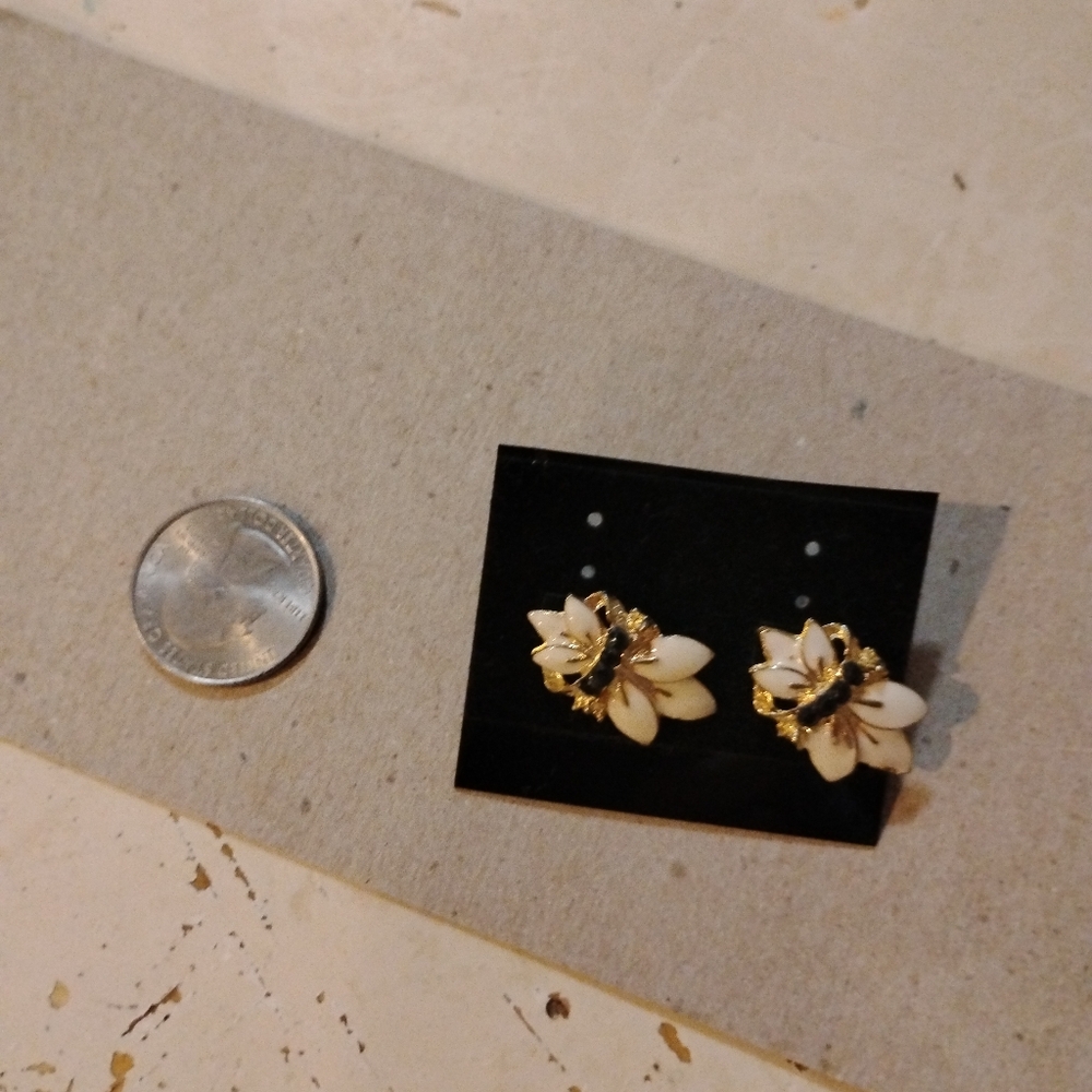 Stud Earrings Gold Tone Metal White Enamel Flower Petals Black Rhinestones Vntge